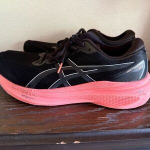 Oasis Black Athletic Shoes with Coral Pink Midsole